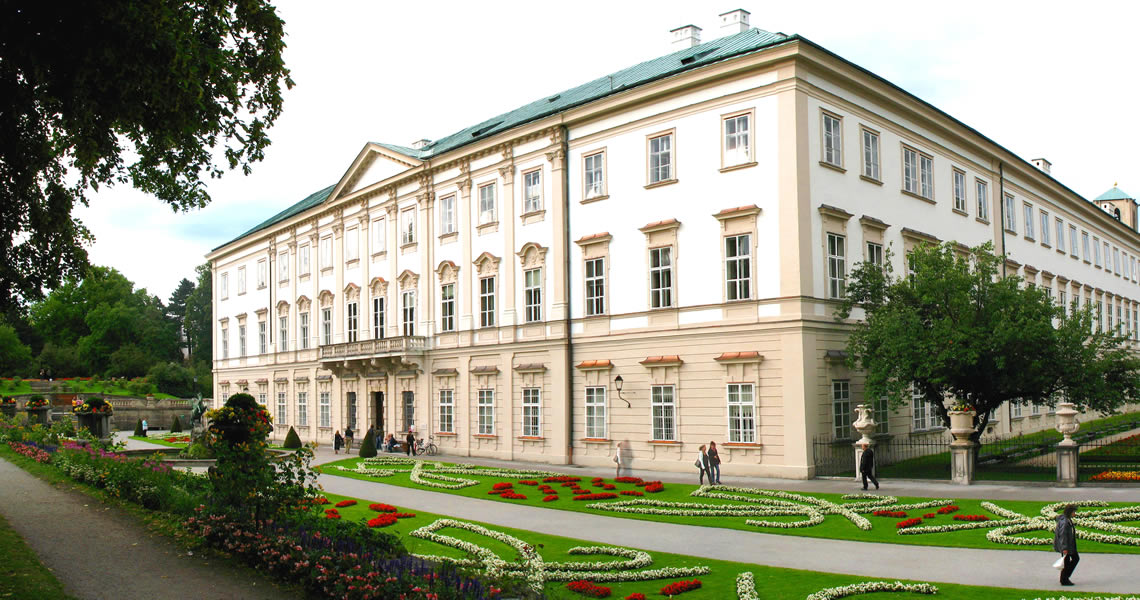 オーストリア・ザルツブルク・ミラベル宮殿の建物外観