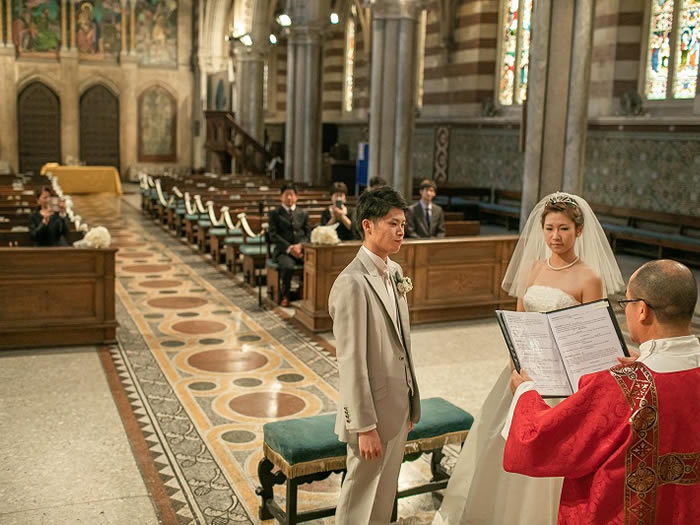 イタリア・ローマ・セントポールズ教会挙式カップル