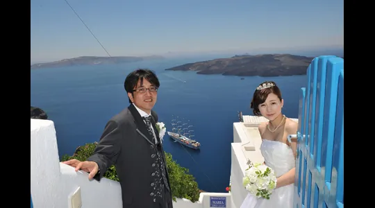 サントリーニ島ミスティークのフォトプランの先輩カップル O.A様＆O.M様