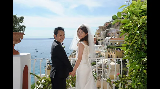 アマルフィ海岸・ポジターノ、サンタマリア・アッスンタ教会の先輩カップル M.M様＆M.A様