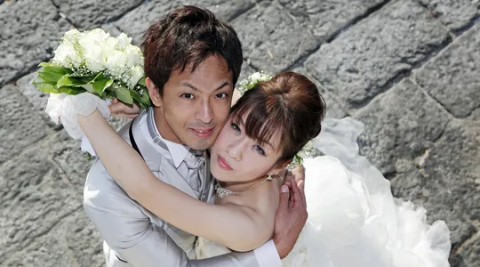 アマルフィ海岸・ミノーリ、サンタ・トロフィメーナ教会の先輩カップル M.K様＆M.M様